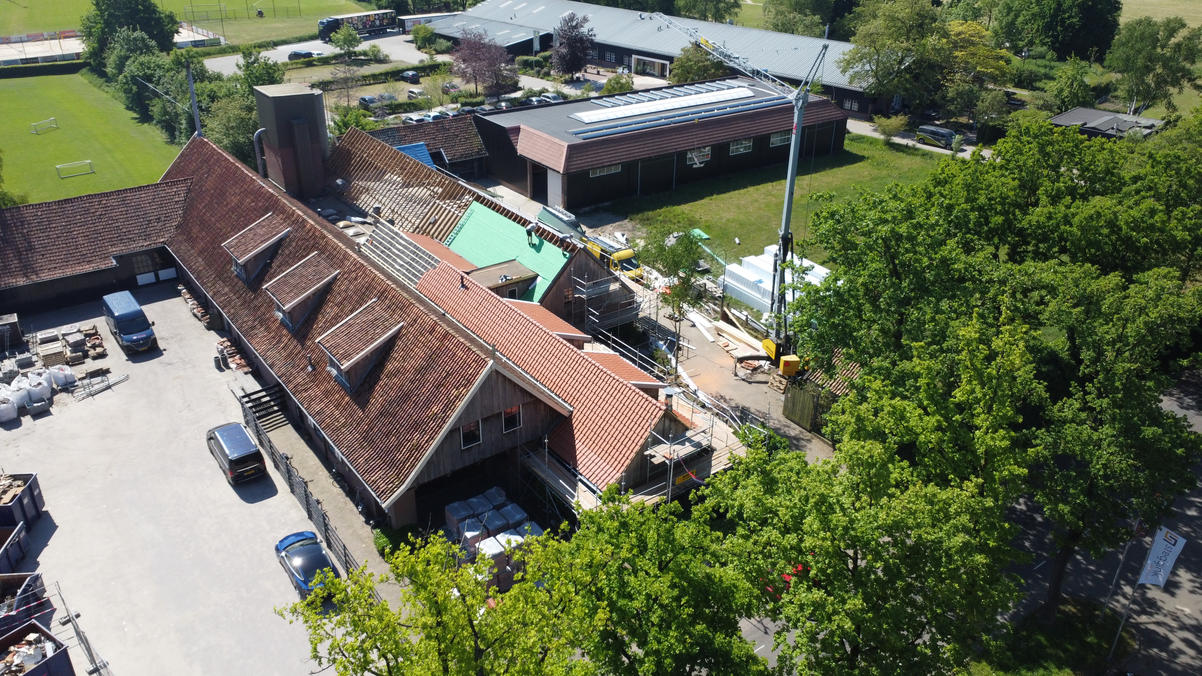 Restauratie en verduurzaming hellend dak en dakkapellen Weerselo fase 1 foto